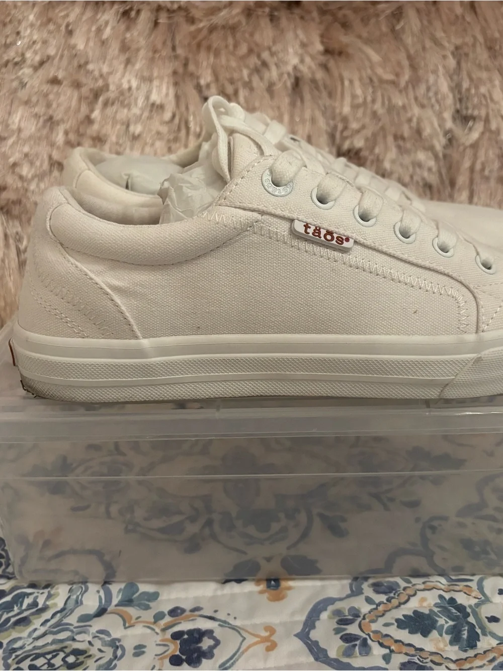 Taos Footwear white Canvas Low-Top Sneakers-NWOT- No box